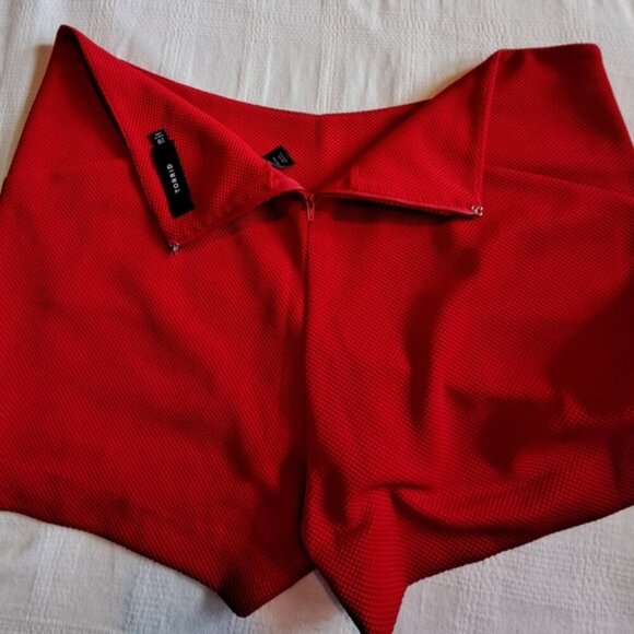 Torrid women's size 20 red textured shorts, back zipper, high waist NWOT - Picture 4 of 7